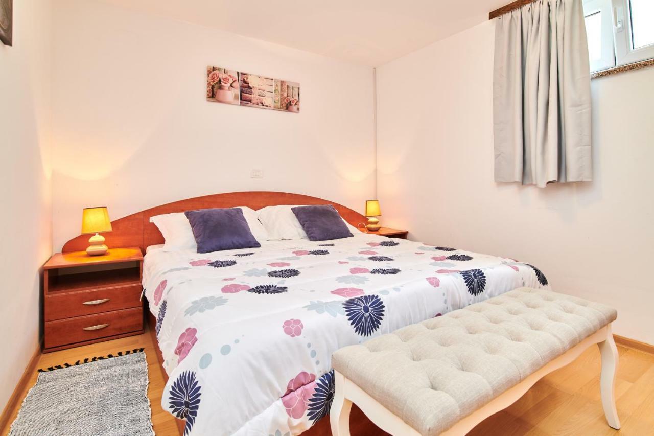 App Sverko Appartement Vilanija Buitenkant foto