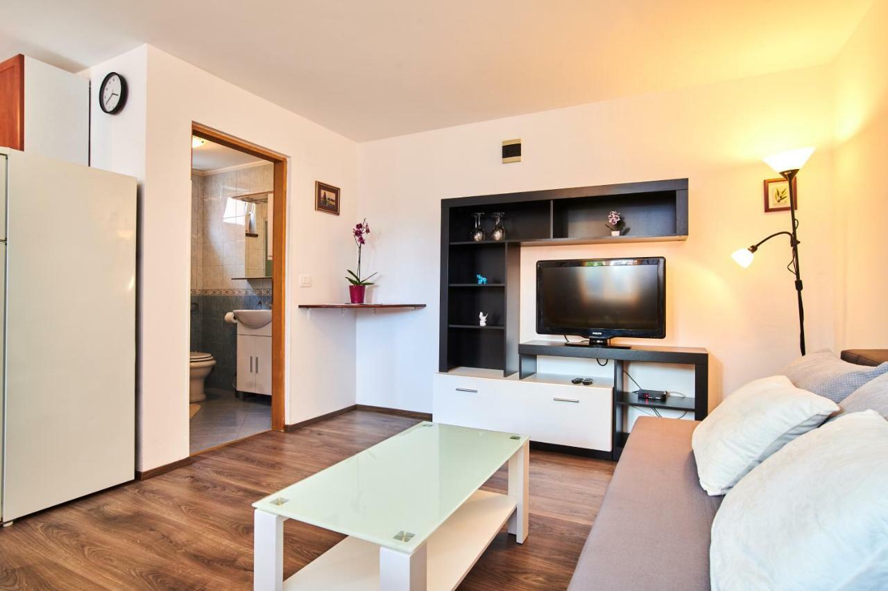 App Sverko Appartement Vilanija Buitenkant foto