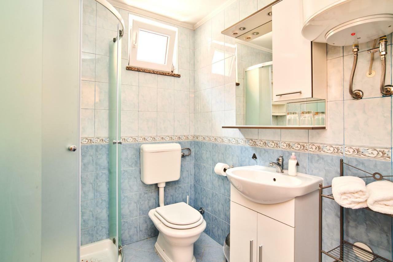 App Sverko Appartement Vilanija Buitenkant foto