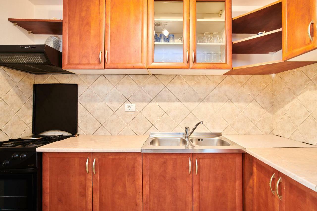 App Sverko Appartement Vilanija Buitenkant foto