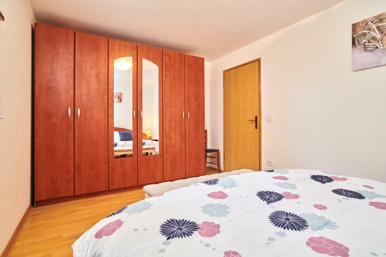 App Sverko Appartement Vilanija Buitenkant foto